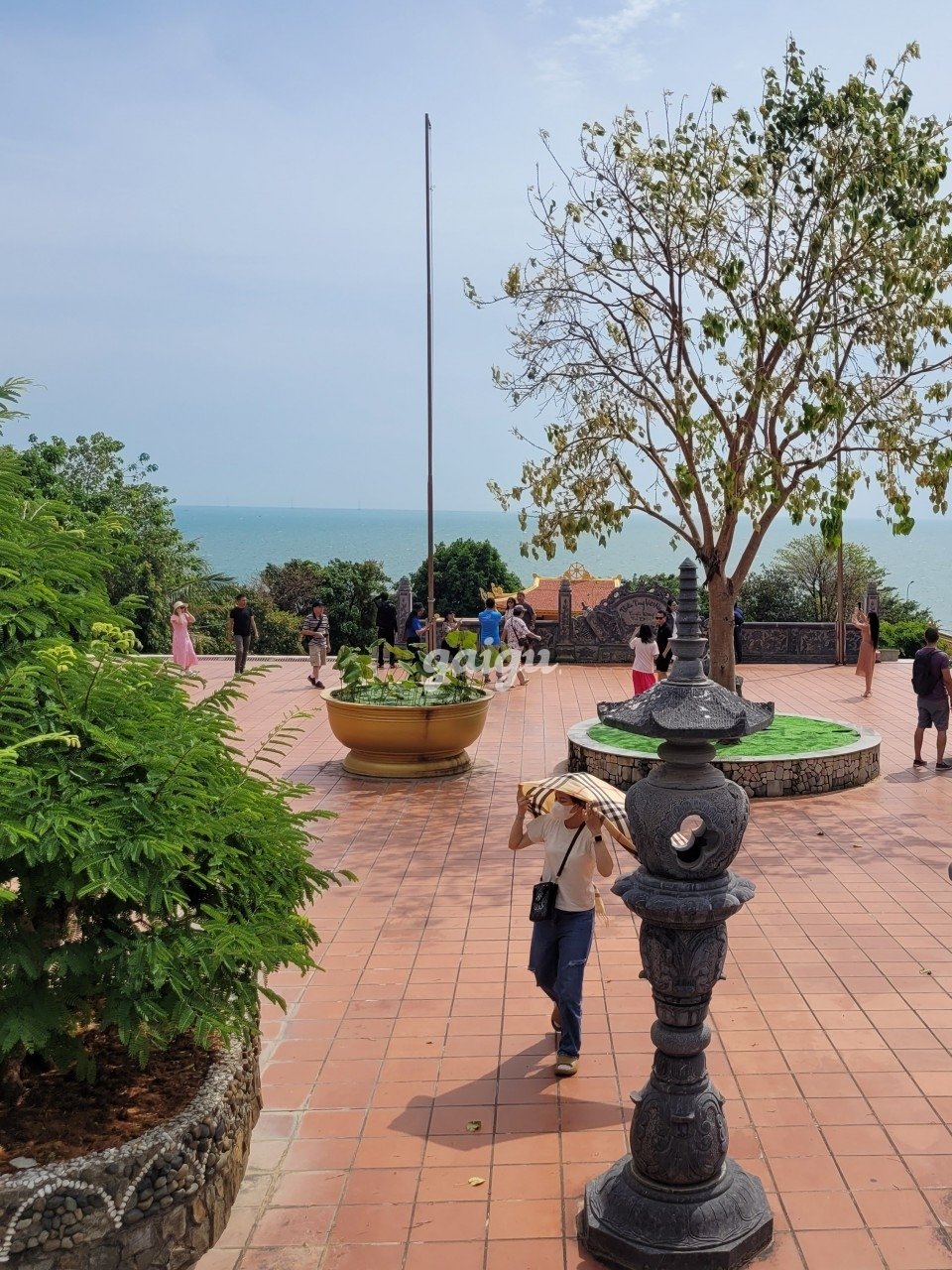 Ngọc Linh. Mặt thiên thần trắng như tuyết, gặp là ghiền