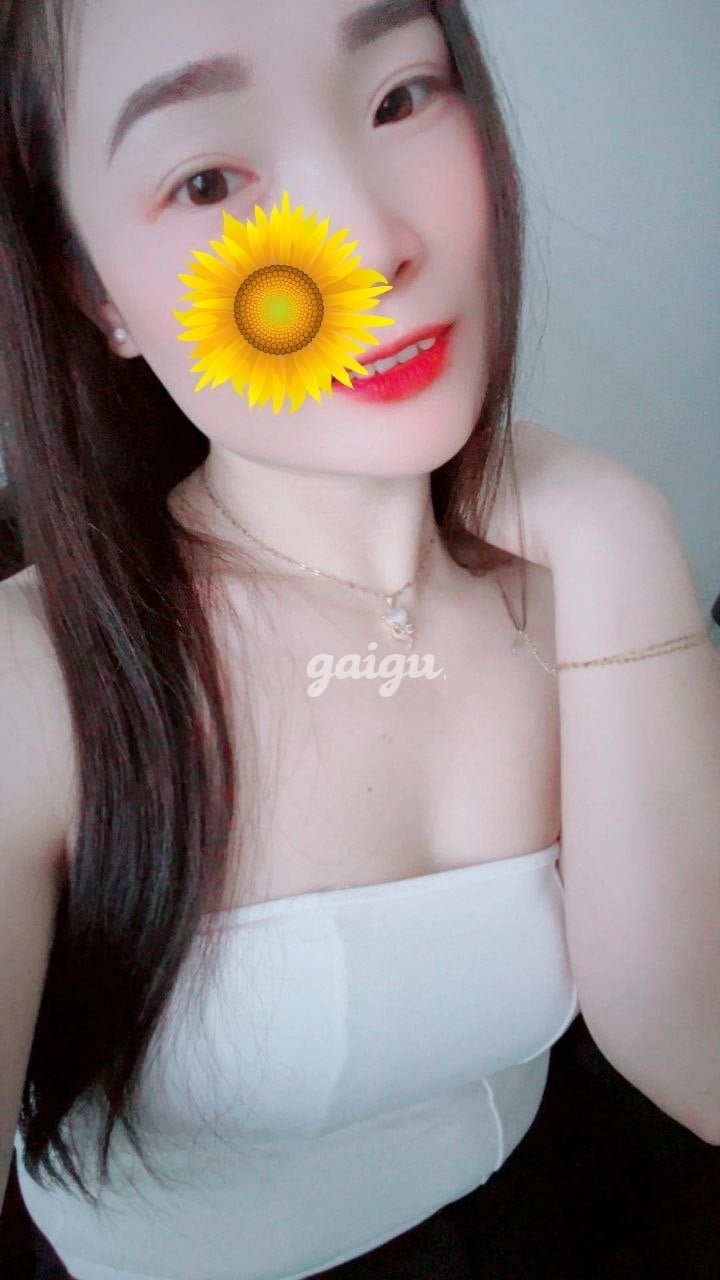 HƯƠNG PHẠM MÔNG TO XINH XẮN MỚI VÀO NGHỀ ĐI LÀM LẦN ĐẦU