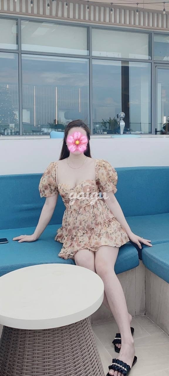 ĐAN THANH GÁI XINH LÀM TÌNH PHÊ TÊ TÁI