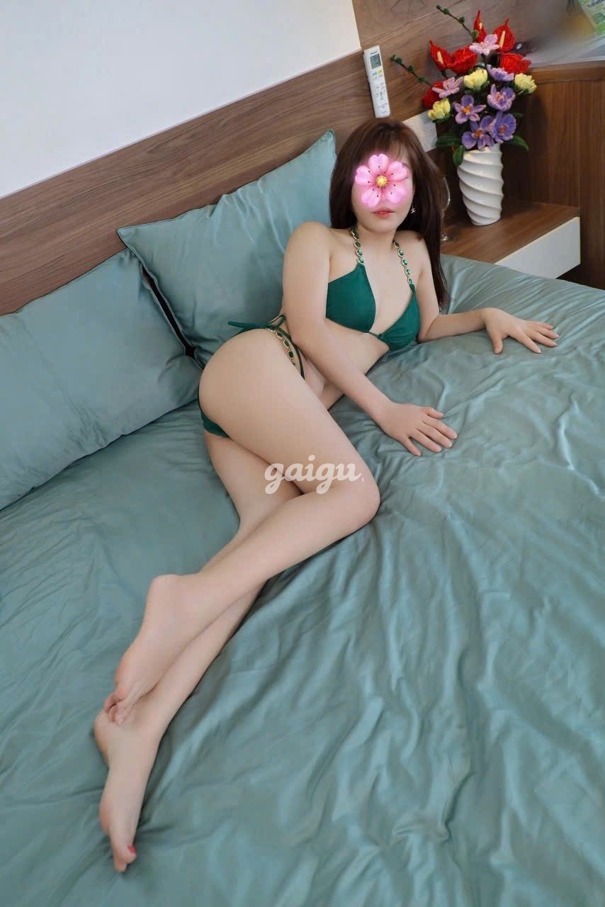 Thảo Vy-Bướm Mới- Tình Cảm Ngọt Ngào - Vú To Body Đẹp - Sexy và Quyến Rũ