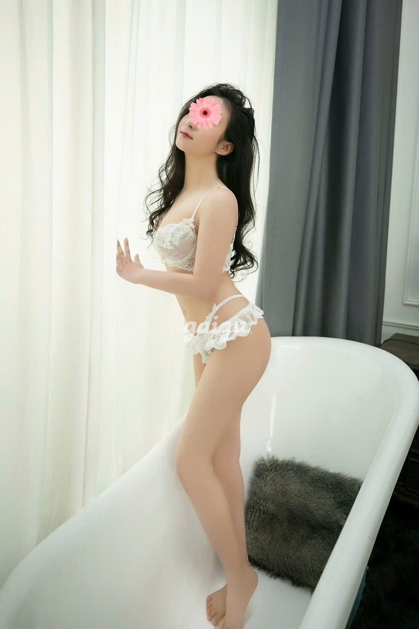 An Nhiên Em Hàng Trẻ Đẹp Phục Vụ Như Người Yêu