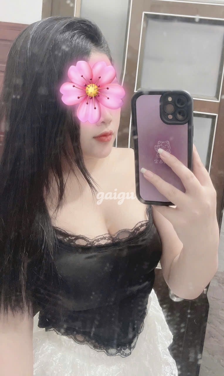 ❤️ Ly Ly ❤️ Gái tơ 2k5 trắng xinh ngày đầu vào nghề.