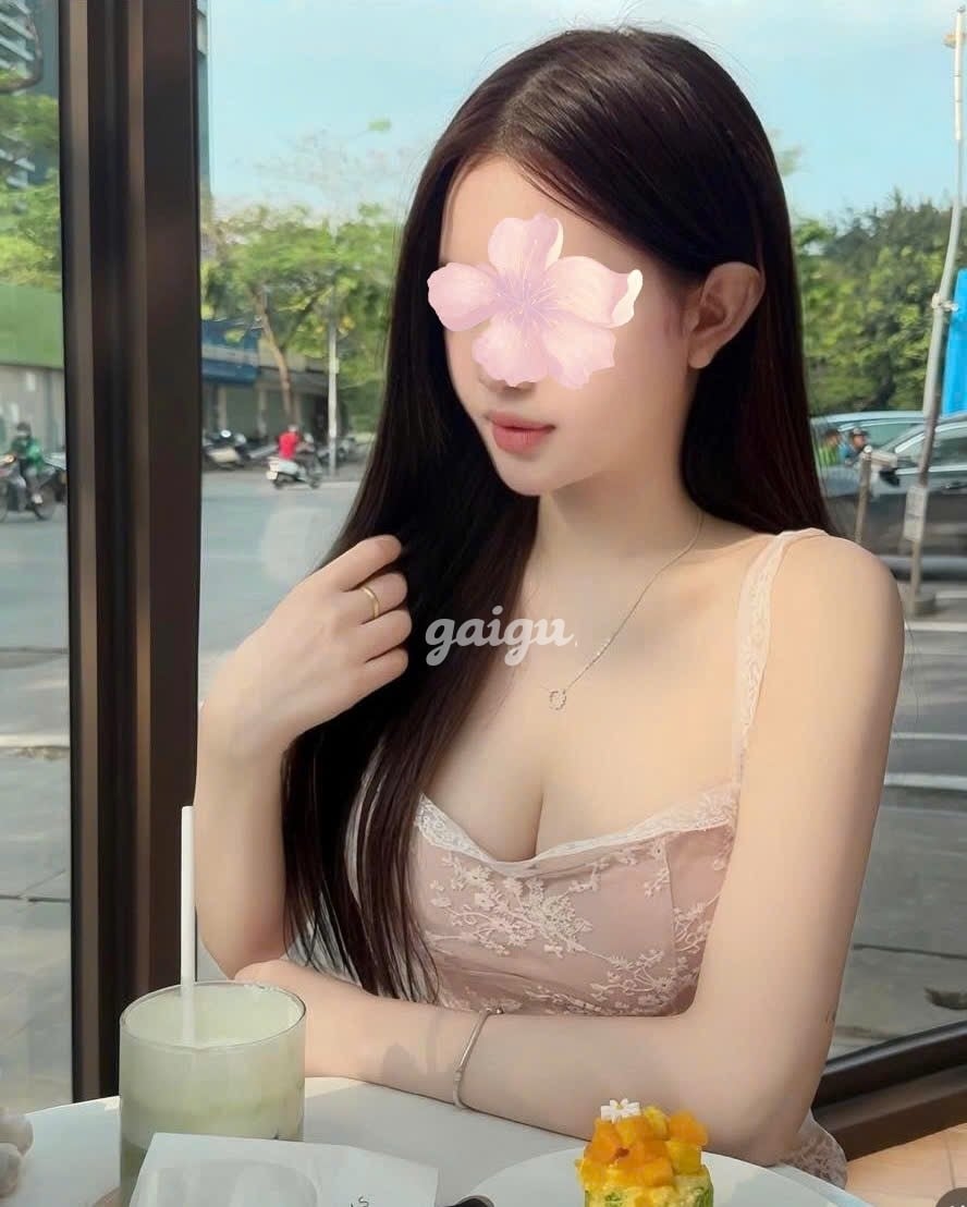 GÁI XINH BÉ KIM SAN 2K3 ,  HOT BODY CHÁY BỎNG +  XINH SANG + MÔNG TO VÚ BỰ MỘNG NƯỚC