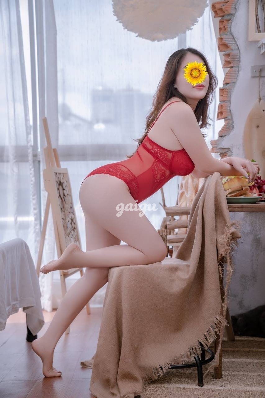 LINH NHI LÀM TÌNH SƯỚNG TÊ RẤT DÂM NHIỆT TÌNH NHƯ NGƯỜI YÊU