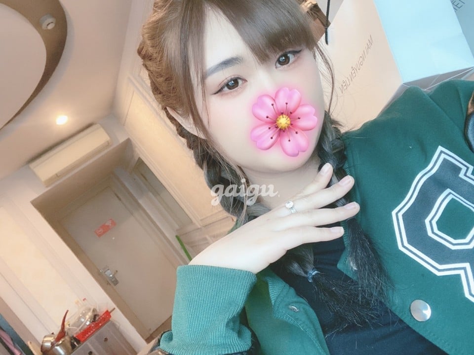 ❤️ Thuý Ngân ❤️ Trẻ Trung Xinh Đẹp , Tấm Chiếu Mới Chải Sự Đời