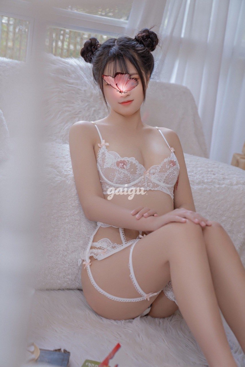 Gái xinh Uyển Nhi 2k1 Hàng non xinh đẹp, body cực đẹp