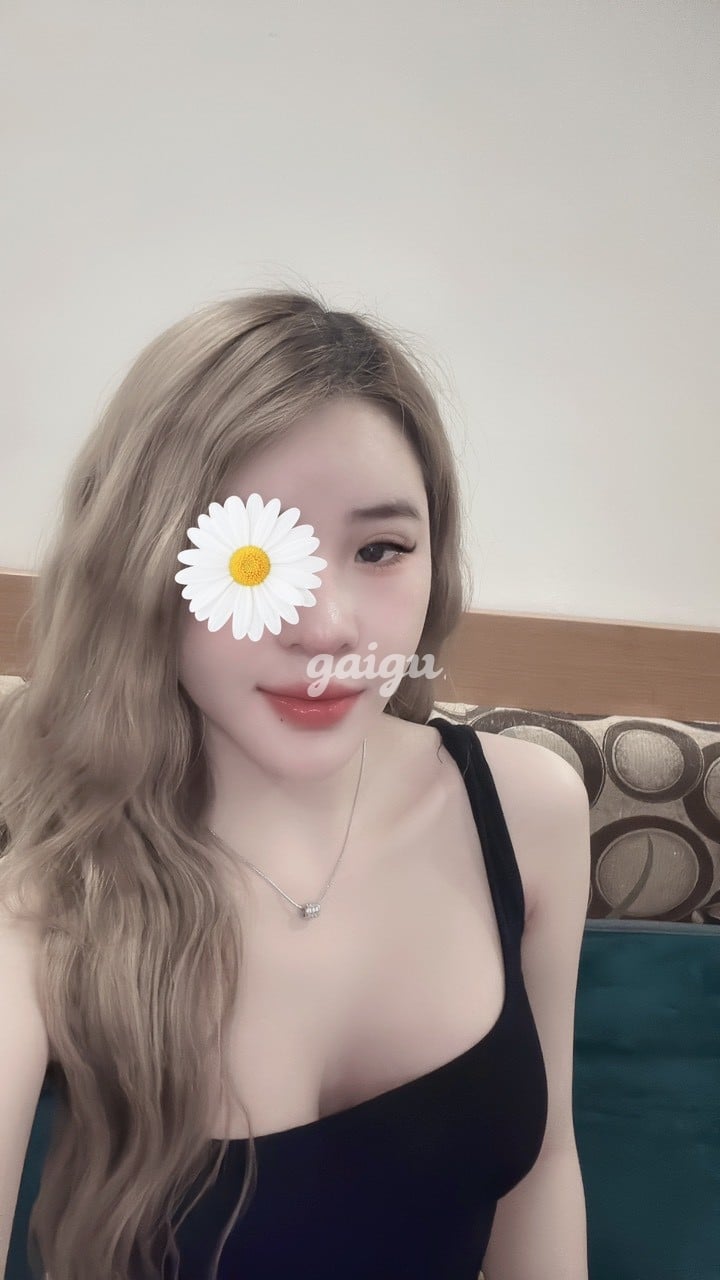 NHƯ QUỲNH 2k_Gái Miền Trung Xinh Xắn Đáng Yêu_ Nhìn Là Muốn Check.