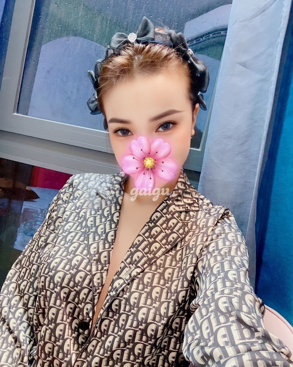 ❤️ Enlly ❤️ 2k4 mặt xinh da trắng body bốc lửa ✅