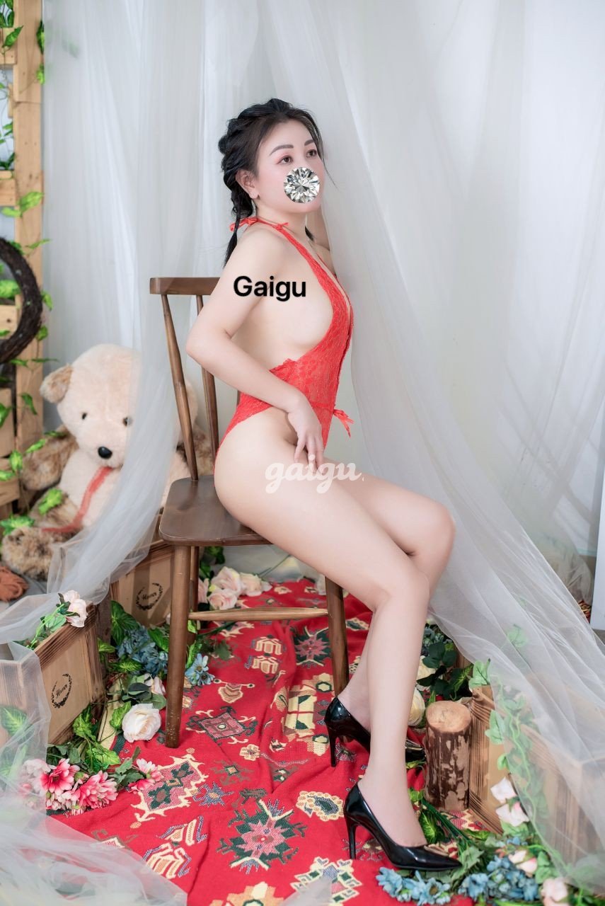 Phương Nhi-Gái miền Tây nhỏ bé anh thương