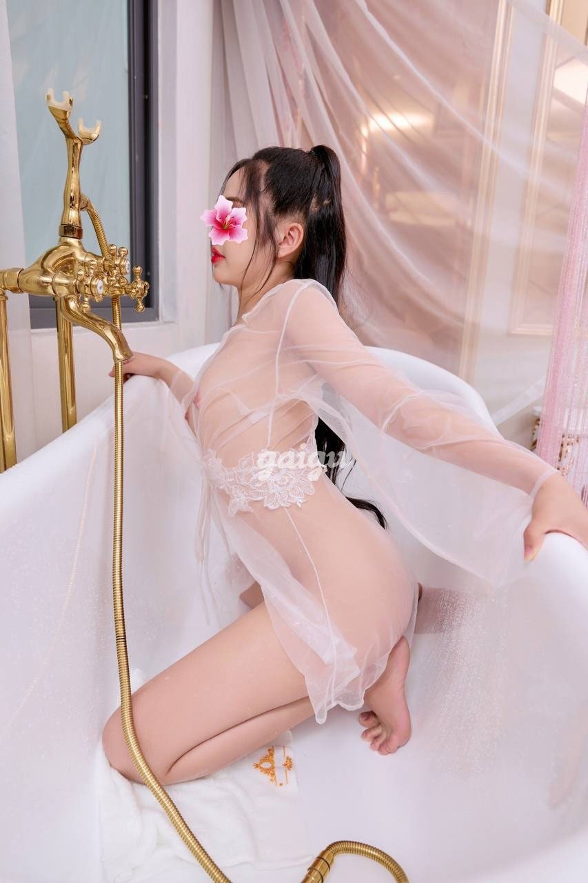 Thiên Kim 2K4 - Lần Đầu Mất Trinh Bím Khít Khìn Khịt Siêu Bót