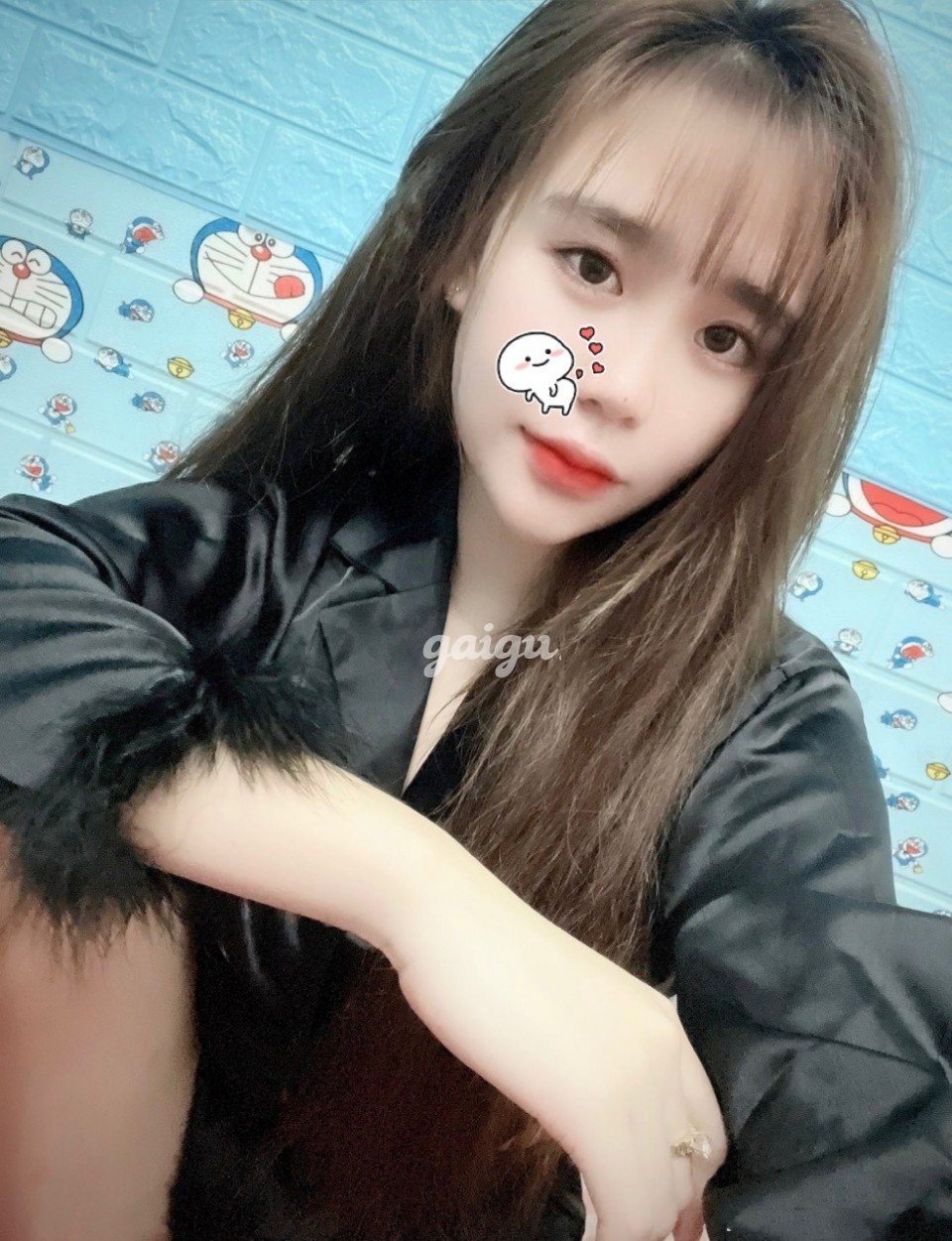 San San hotgirl với những đường cong mềm mại !