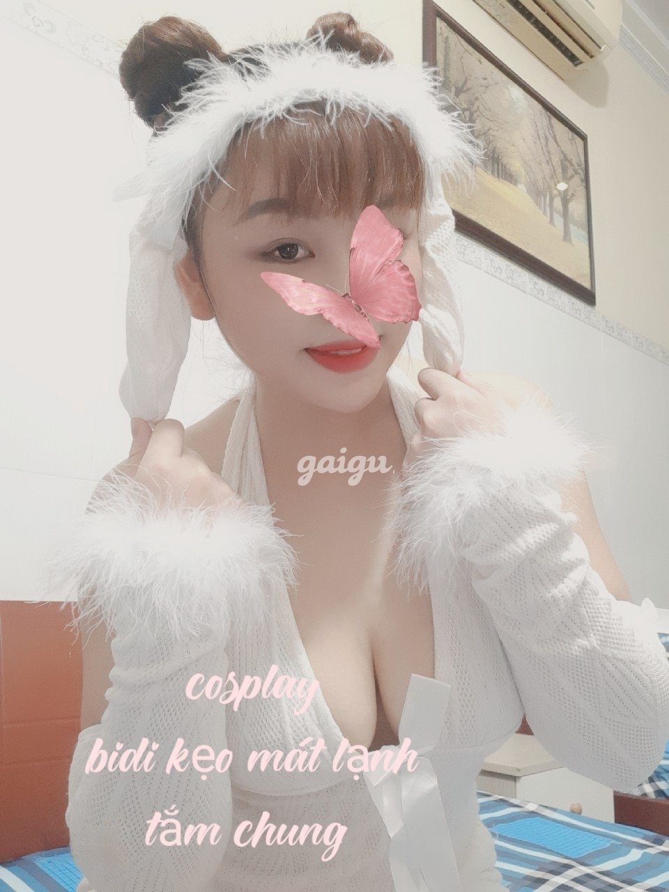 Ba by Quỳnh Anh trẻ trung chiều khách