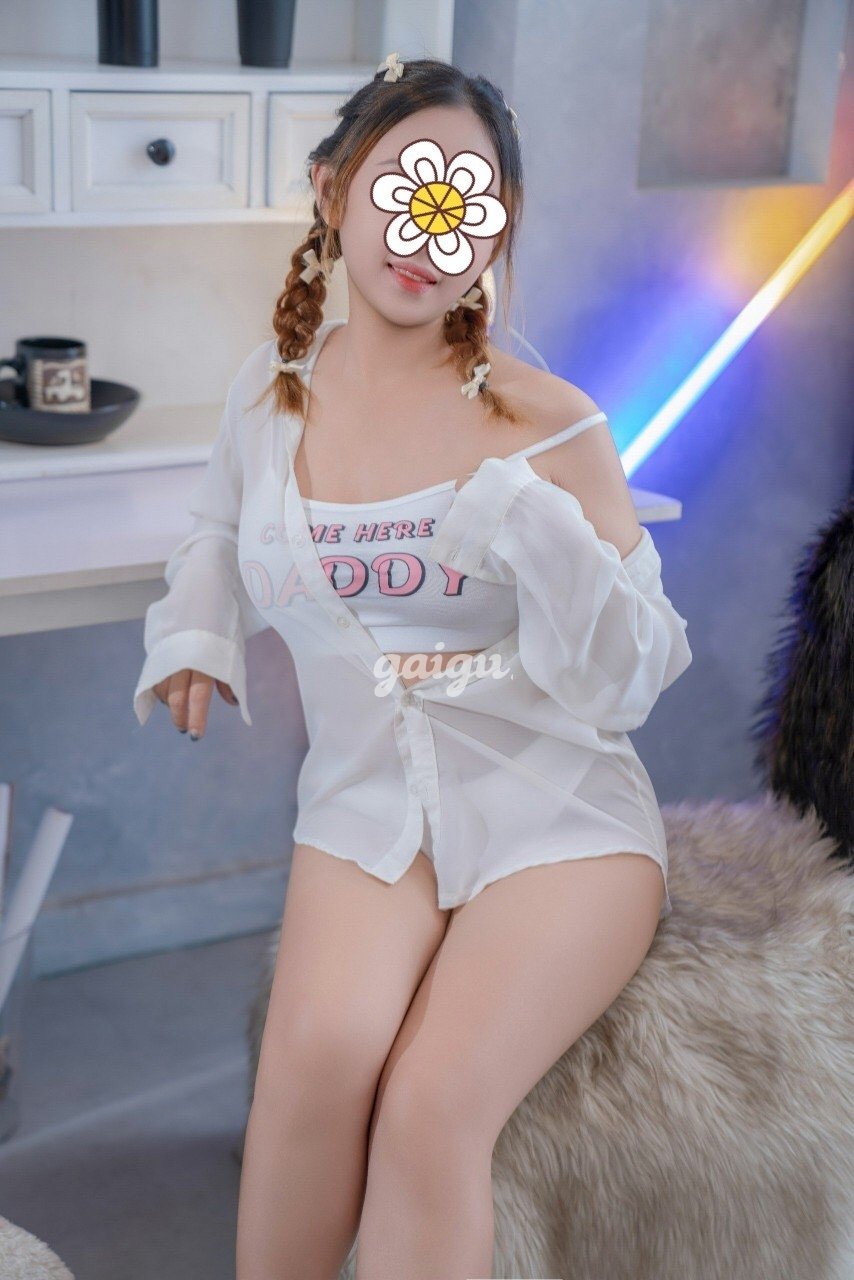 Hùynh Như Em Gái Mặt Xinh Cười Duyên