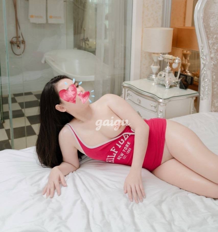 PÉ TUYỀN MÔNG TO SEXY CHIỀU  KHÁCH NHƯ NGƯỜI YÊU LÀM TÌNH ĐÊ MÊ