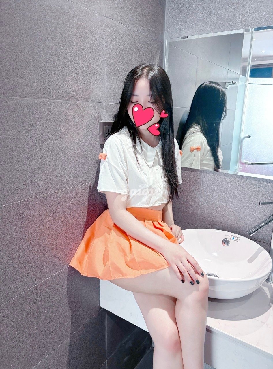 Tuyết Trinh - siêu nóng bổng mới bước vô nghề