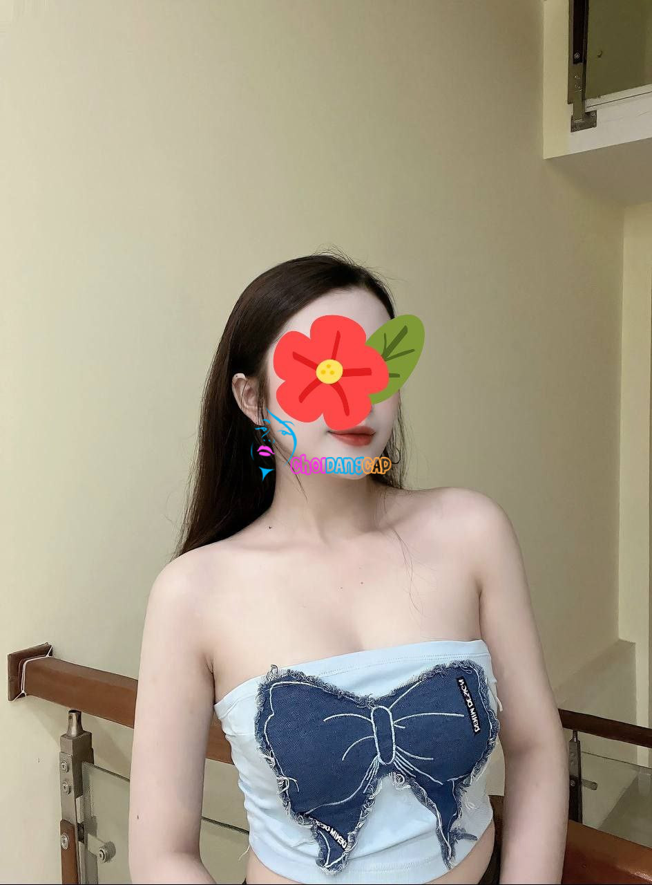800k - Bãi Cháy ☀️Hương hương☀️người đẹp bãi cháy hạ long. biết trườn ngực